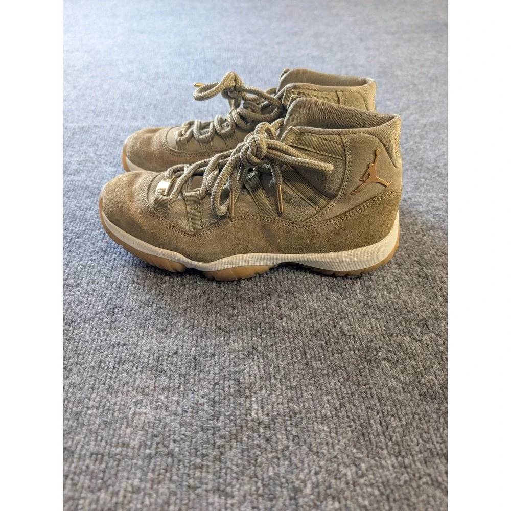 Air Jordan 11 Retro Olive Lux Size 8 AR0715-200 Metallic Neutral Olive Gum